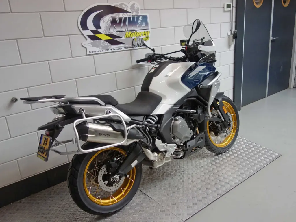 Nieuwe CFMOTO 700 MT tour met cc motor uit 2026 bij NIWA Motoren