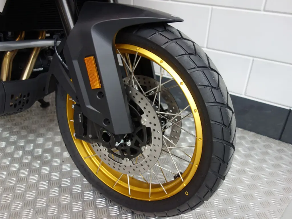Nieuwe CFMOTO 700 MT tour met cc motor uit 2026 bij NIWA Motoren