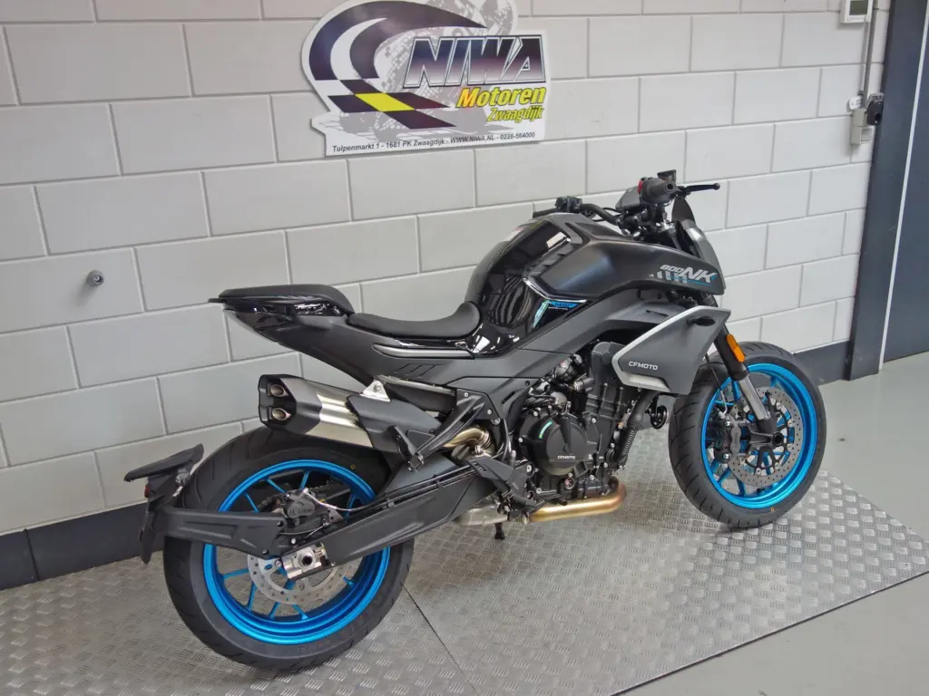 Nieuwe CFMOTO 800 NK naked bike met cc motor uit 2025 bij NIWA Motoren