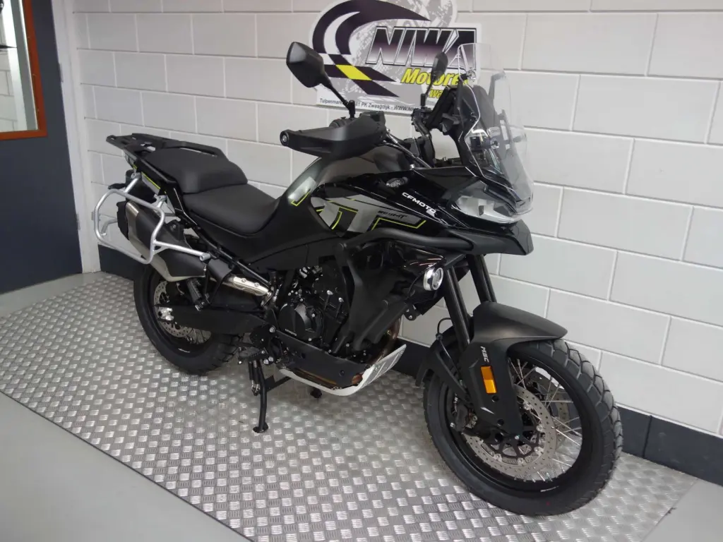 Nieuwe CFMOTO 800 MT tour met 799cc motor uit 2026 bij NIWA Motoren