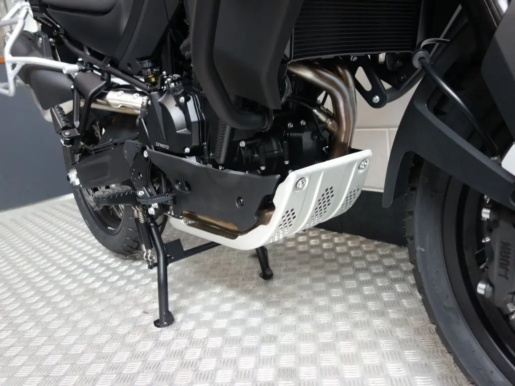 Nieuwe CFMOTO 800 MT tour met 799cc motor uit 2026 bij NIWA Motoren