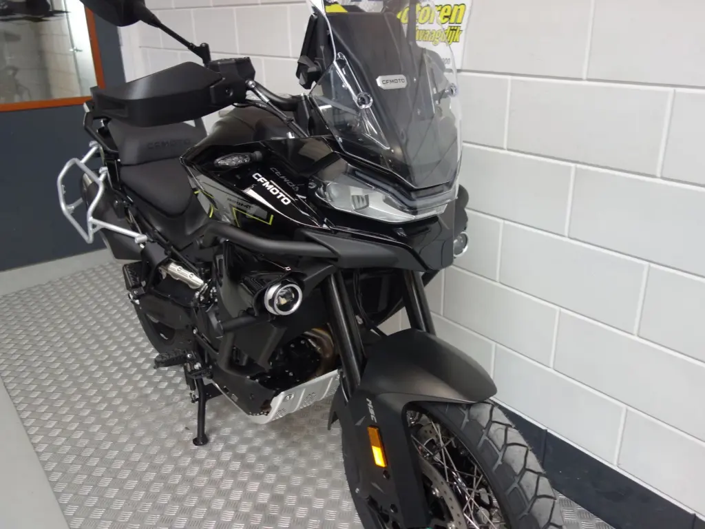 Nieuwe CFMOTO 800 MT tour met 799cc motor uit 2026 bij NIWA Motoren