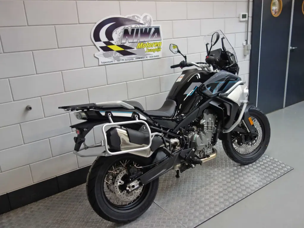 Nieuwe CFMOTO 800 MT tour met cc motor uit 2026 bij NIWA Motoren