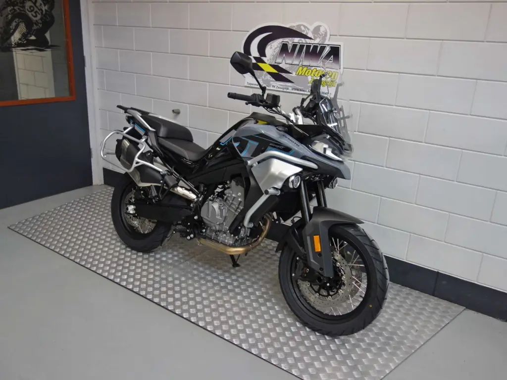 Nieuwe CFMOTO 800 MT tour met cc motor uit 2026 bij NIWA Motoren
