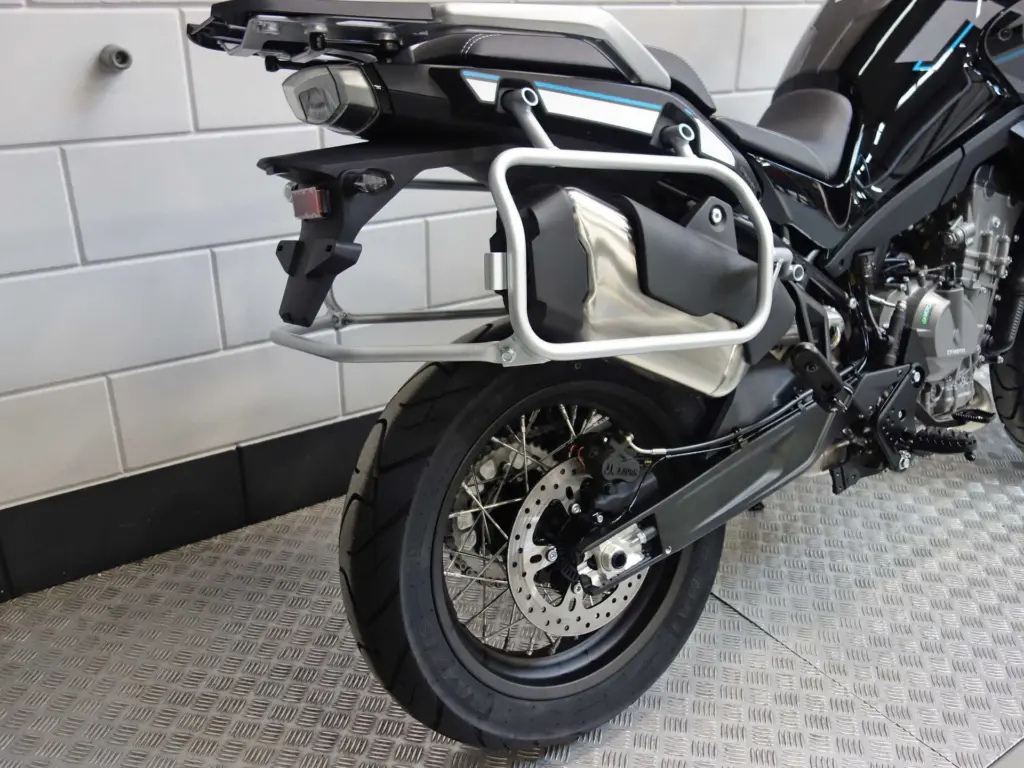 Nieuwe CFMOTO 800 MT tour met cc motor uit 2026 bij NIWA Motoren