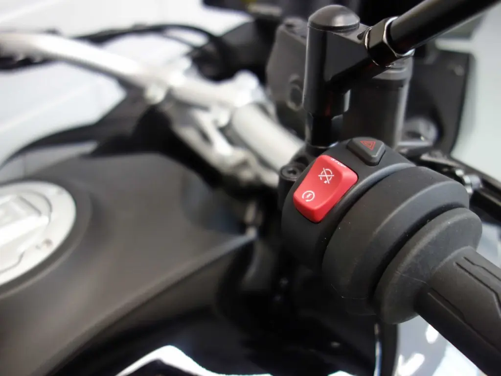 Nieuwe CFMOTO 800 MT tour met cc motor uit 2026 bij NIWA Motoren