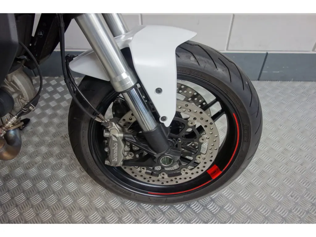 Gebruikte Ducati Monster naked bike met 803cc motor uit 2019 bij NIWA Motoren