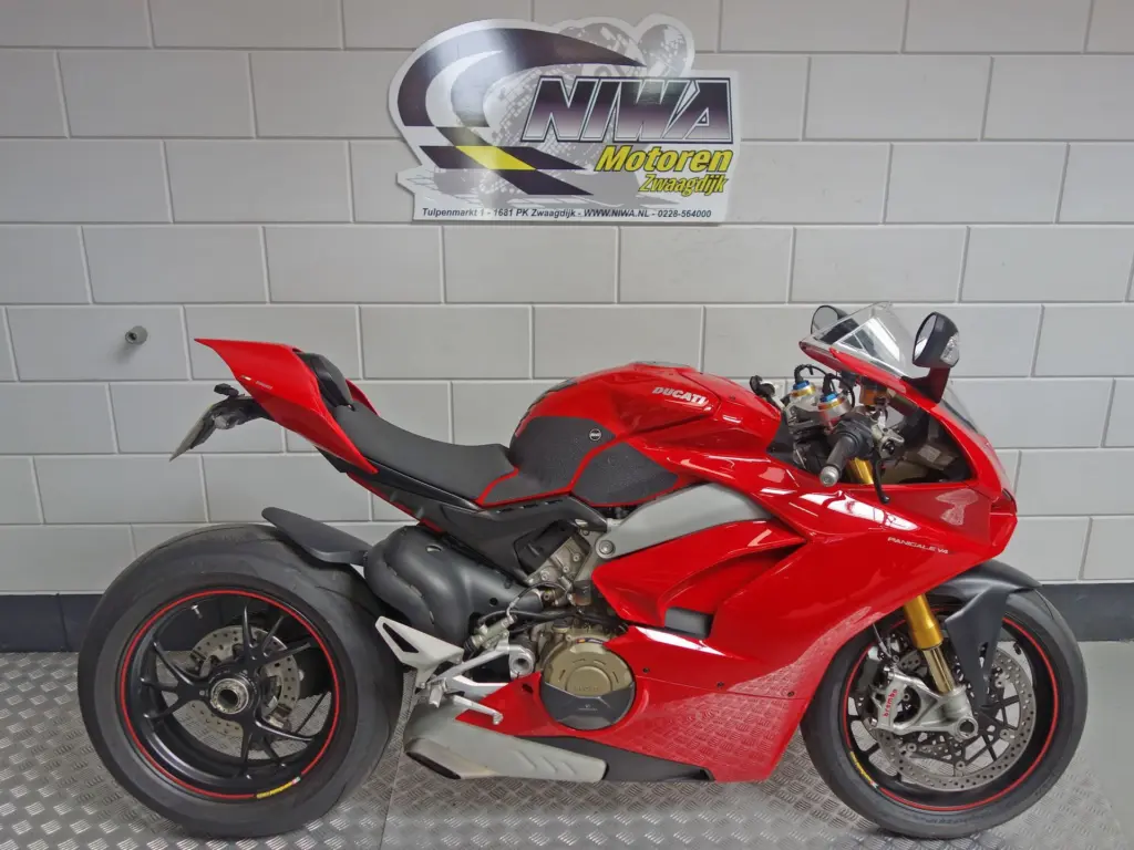 Gebruikte Ducati Panigale V4 supersport met 1103cc motor uit 2017 bij NIWA Motoren