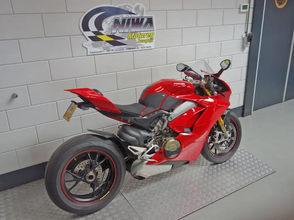 Gebruikte Ducati Panigale V4 supersport met 1103cc motor uit 2017 bij NIWA Motoren