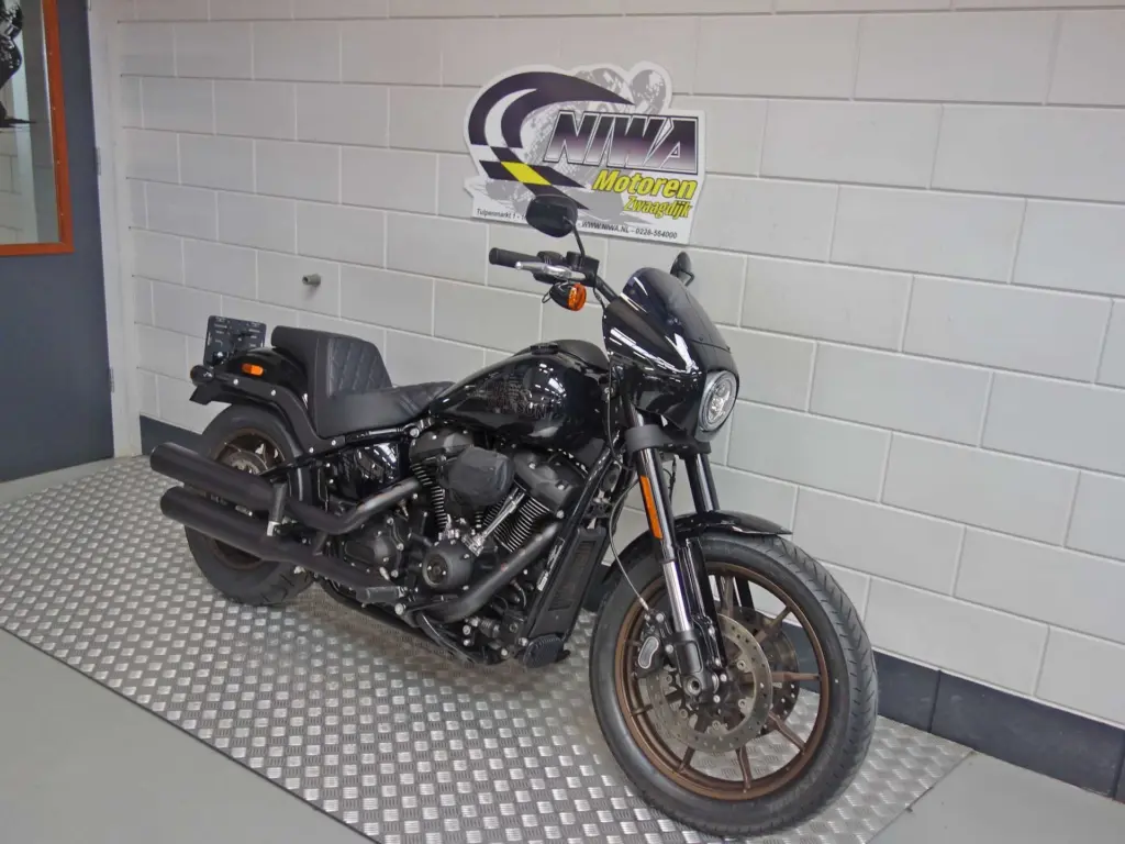 Gebruikte Harley-Davidson Low Rider chopper met 1923cc motor uit 2022 bij NIWA Motoren