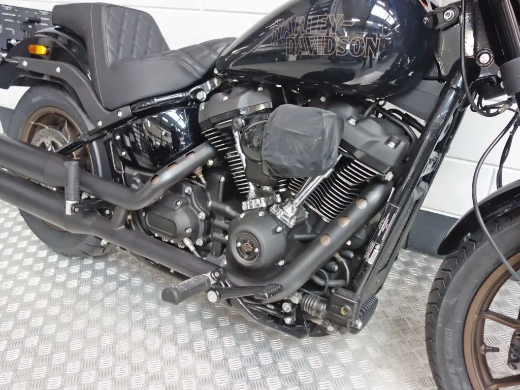 Gebruikte Harley-Davidson Low Rider chopper met 1923cc motor uit 2022 bij NIWA Motoren