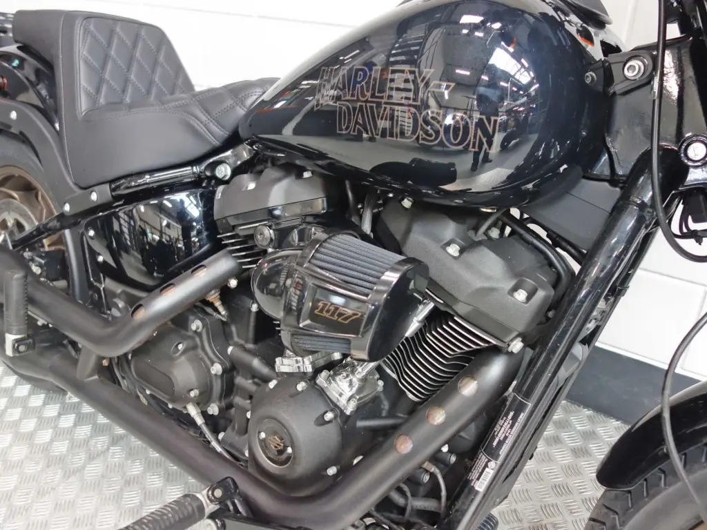 Gebruikte Harley-Davidson Low Rider chopper met 1923cc motor uit 2022 bij NIWA Motoren