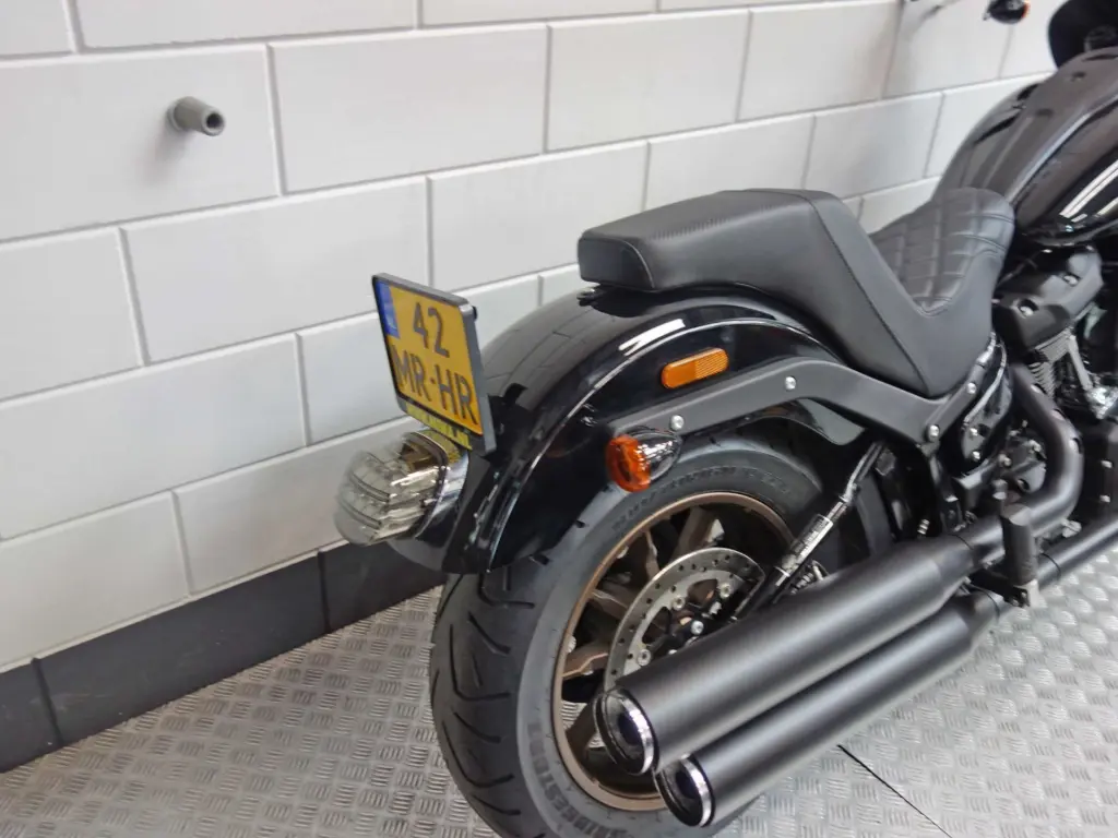 Gebruikte Harley-Davidson Low Rider chopper met 1923cc motor uit 2022 bij NIWA Motoren