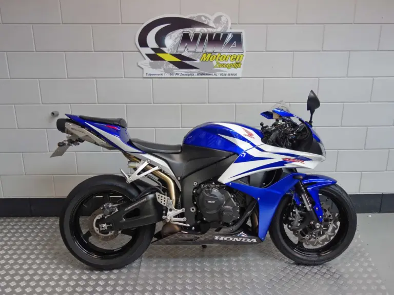 Gebruikte Honda supersport met 999cc motor uit 2003 bij NIWA Motoren