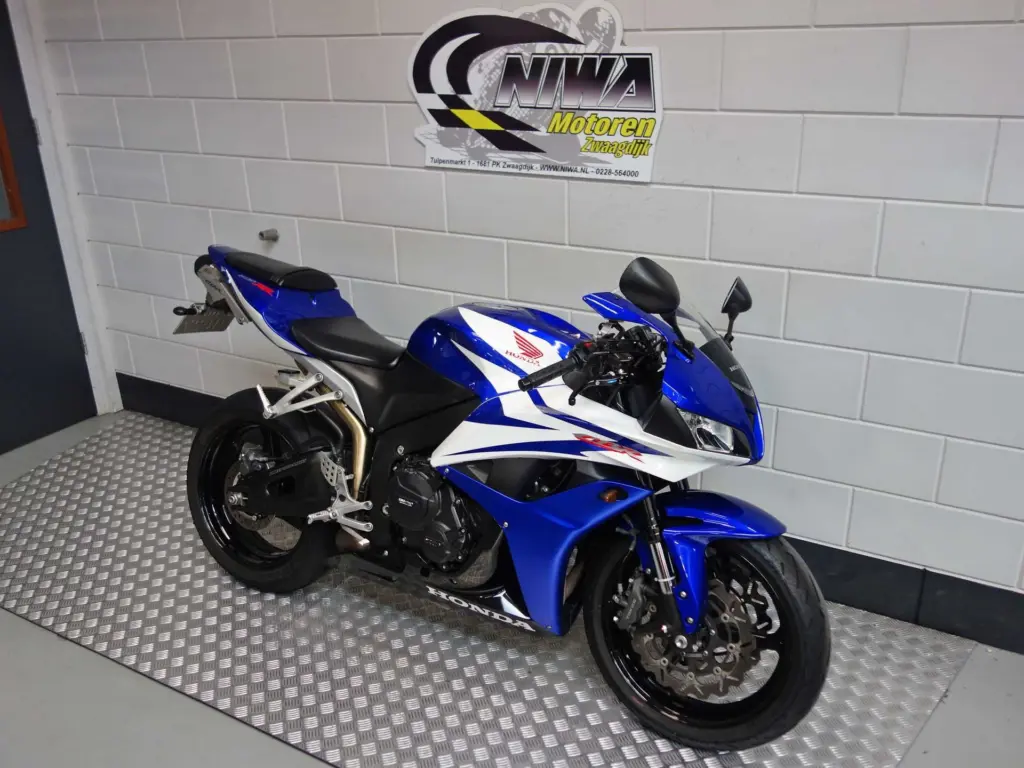 Gebruikte Honda CBR 600 supersport met 599cc motor uit 2008 bij NIWA Motoren