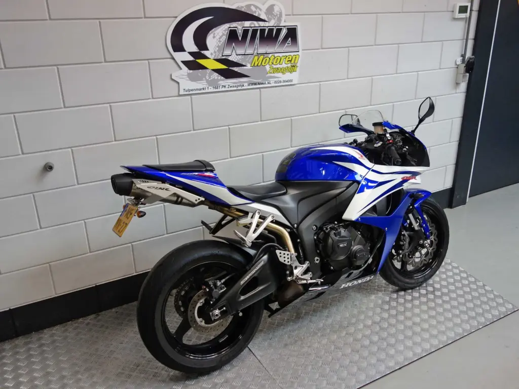 Gebruikte Honda CBR 600 supersport met 599cc motor uit 2008 bij NIWA Motoren
