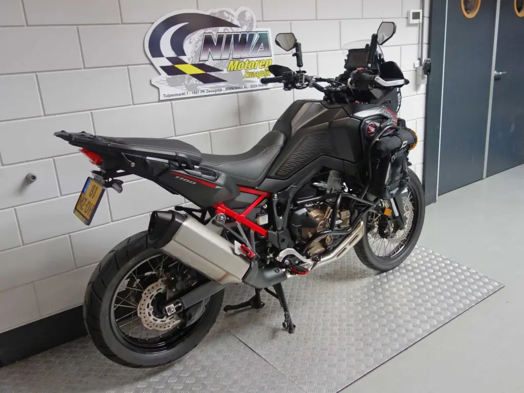 Gebruikte Honda CRF 1100 tour met 1084cc motor uit 2020 bij NIWA Motoren