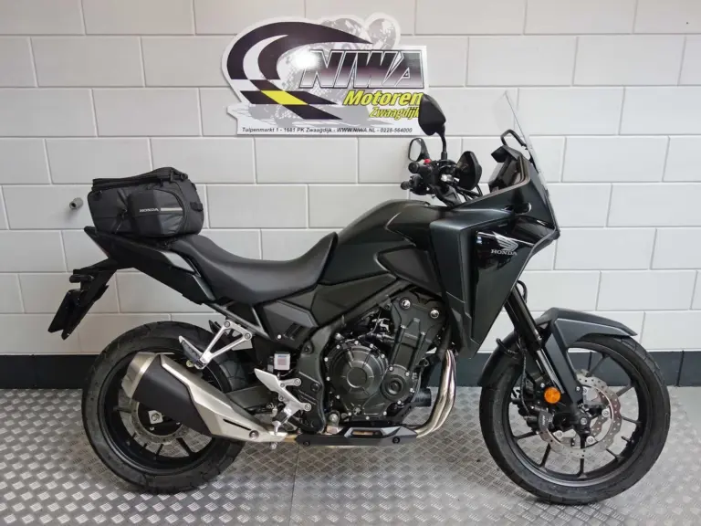 Gebruikte Honda NT 1100 tour met 1084cc motor uit 2022 bij NIWA Motoren