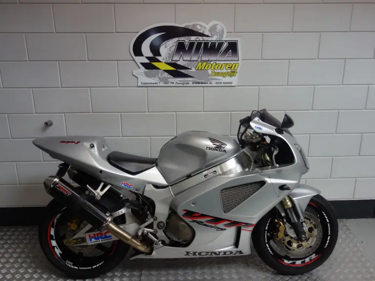 Gebruikte Honda CBR 600 supersport met 599cc motor uit 2008 bij NIWA Motoren