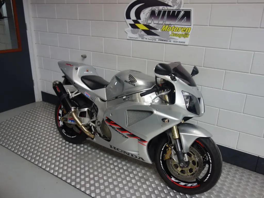 Gebruikte Honda supersport met 999cc motor uit 2003 bij NIWA Motoren