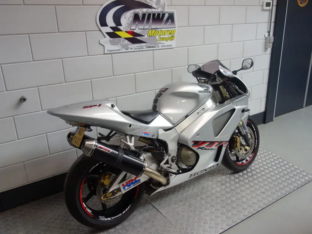 Gebruikte Honda supersport met 999cc motor uit 2003 bij NIWA Motoren
