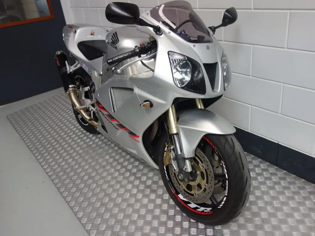 Gebruikte Honda supersport met 999cc motor uit 2003 bij NIWA Motoren