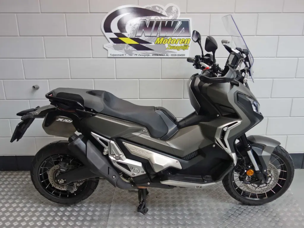 Gebruikte Honda NC 750 motorscooter met 745cc motor uit 2019 bij NIWA Motoren