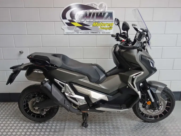 Gebruikte Yamaha X MAX motorscooter met 395cc motor uit 2018 bij NIWA Motoren