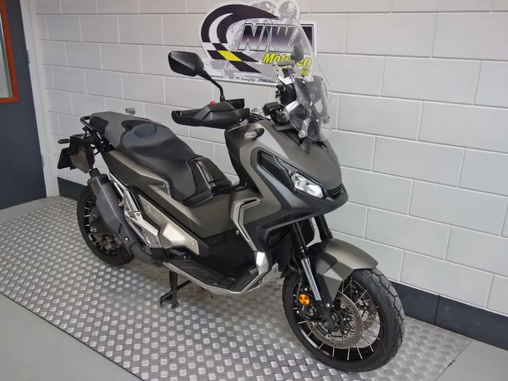 Gebruikte Honda NC 750 motorscooter met 745cc motor uit 2019 bij NIWA Motoren