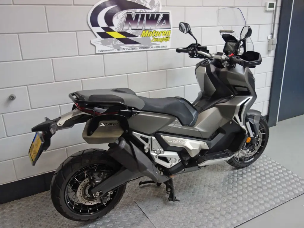 Gebruikte Honda NC 750 motorscooter met 745cc motor uit 2019 bij NIWA Motoren