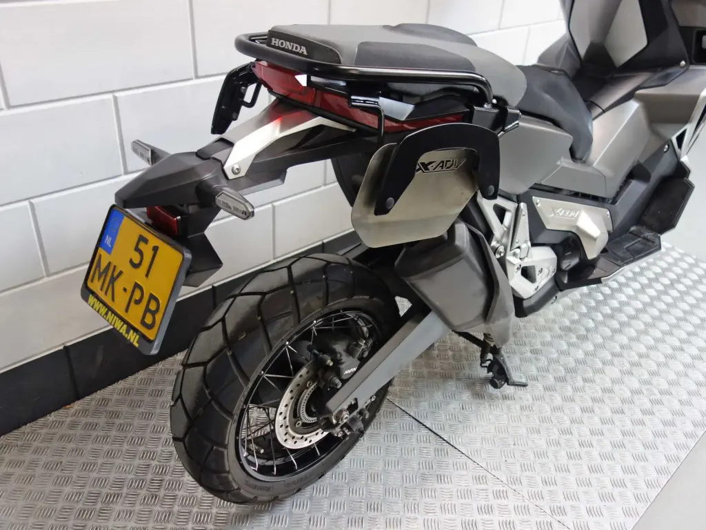 Gebruikte Honda NC 750 motorscooter met 745cc motor uit 2019 bij NIWA Motoren