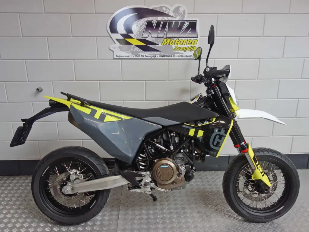 Gebruikte Husqvarna 701 Enduro supermotard met 693cc motor uit 2023 bij NIWA Motoren