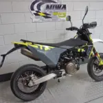 Gebruikte Husqvarna 701 Enduro supermotard met 693cc motor uit 2023 bij NIWA Motoren