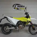Nieuwe Husqvarna 701 Supermoto supermotard met 693cc motor uit 2025 bij NIWA Motoren