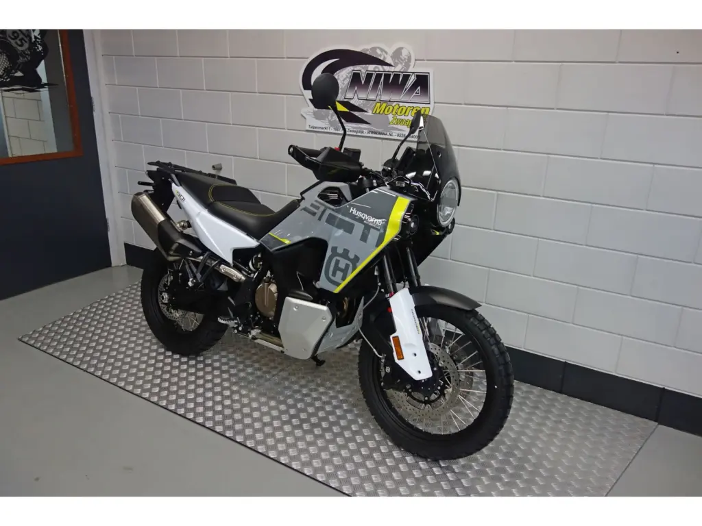 Nieuwe Husqvarna Norden 901 overig met 889cc motor uit 2024 bij NIWA Motoren