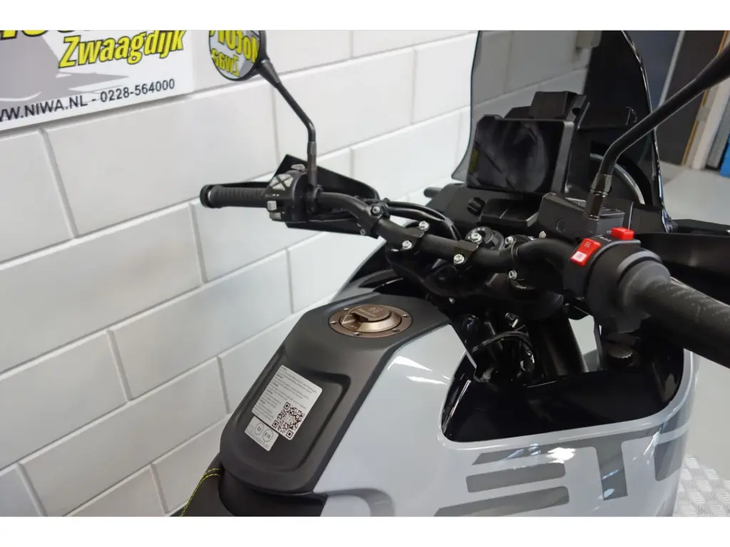 Nieuwe Husqvarna Norden 901 overig met 889cc motor uit 2024 bij NIWA Motoren