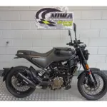 Gebruikte Husqvarna Svartpilen naked bike met 125cc motor uit 2025 bij NIWA Motoren