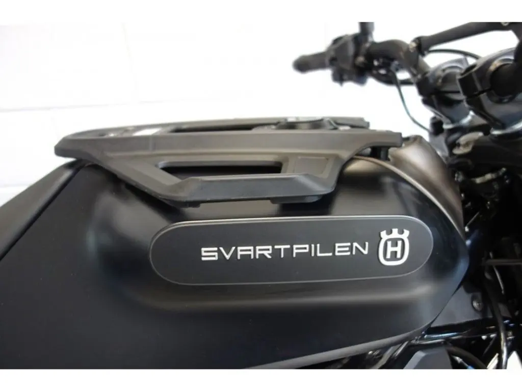 Gebruikte Husqvarna Svartpilen naked bike met 125cc motor uit 2025 bij NIWA Motoren