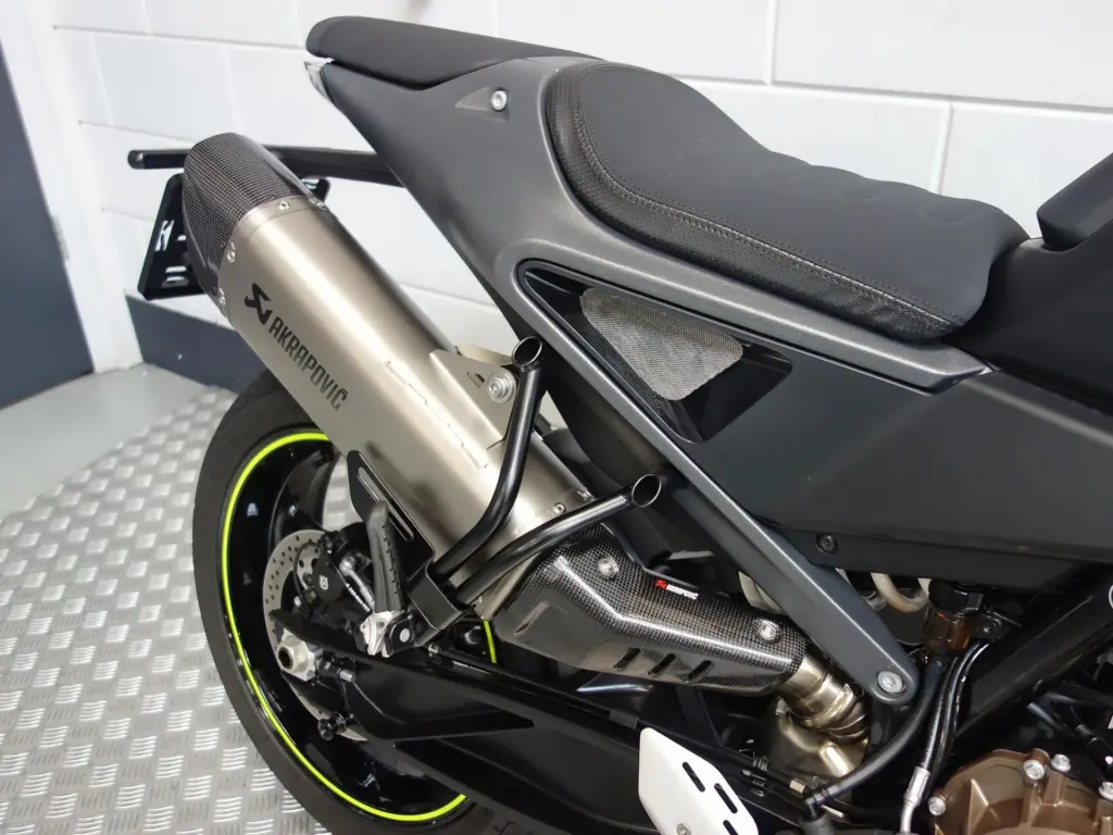 Nieuwe Husqvarna Svartpilen naked bike met 799cc motor uit 2025 bij NIWA Motoren