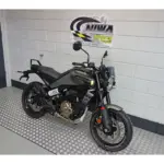 Nieuwe Husqvarna Svartpilen naked bike met 125cc motor uit 2025 bij NIWA Motoren