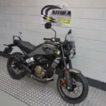 Nieuwe Husqvarna Svartpilen naked bike met 373cc motor uit 2025 bij NIWA Motoren