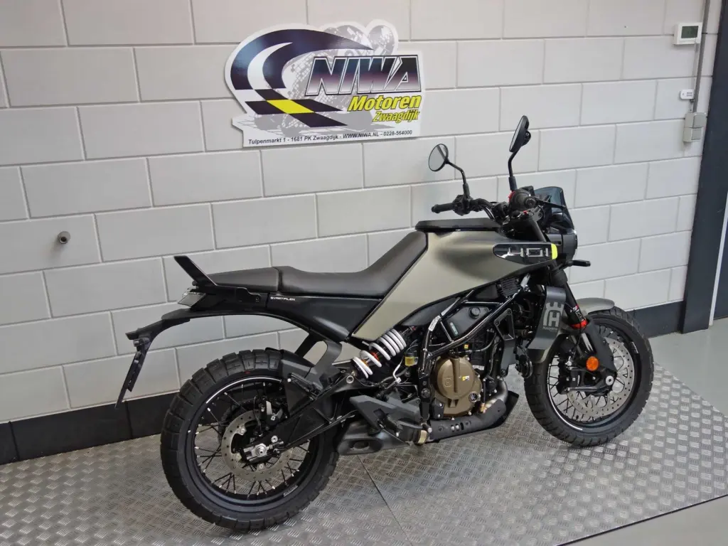 Nieuwe Husqvarna Svartpilen naked bike met 373cc motor uit 2025 bij NIWA Motoren