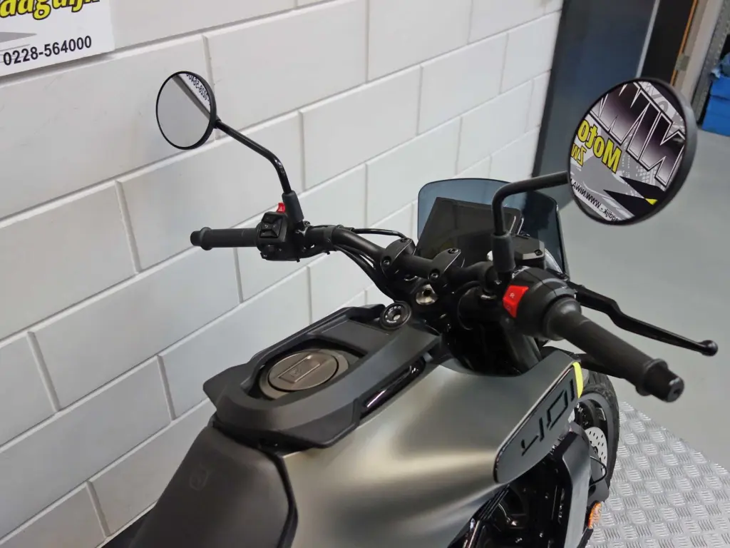 Nieuwe Husqvarna Svartpilen naked bike met 373cc motor uit 2025 bij NIWA Motoren
