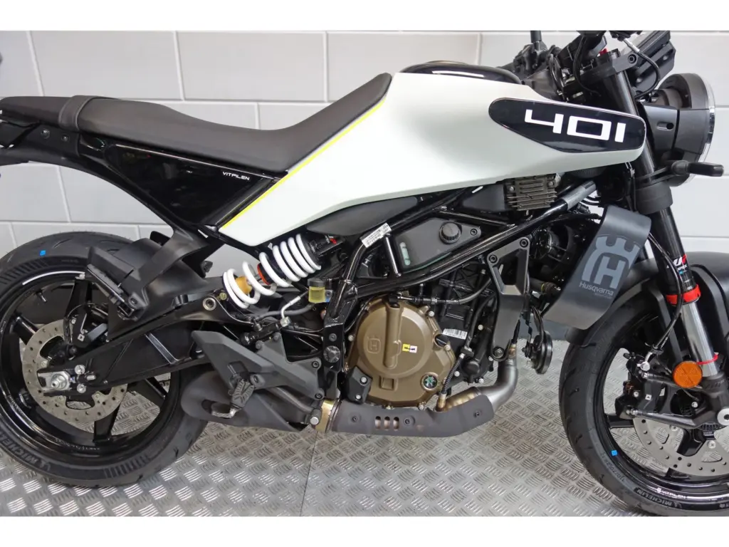 Nieuwe Husqvarna Vitpilen naked bike met 373cc motor uit 2025 bij NIWA Motoren