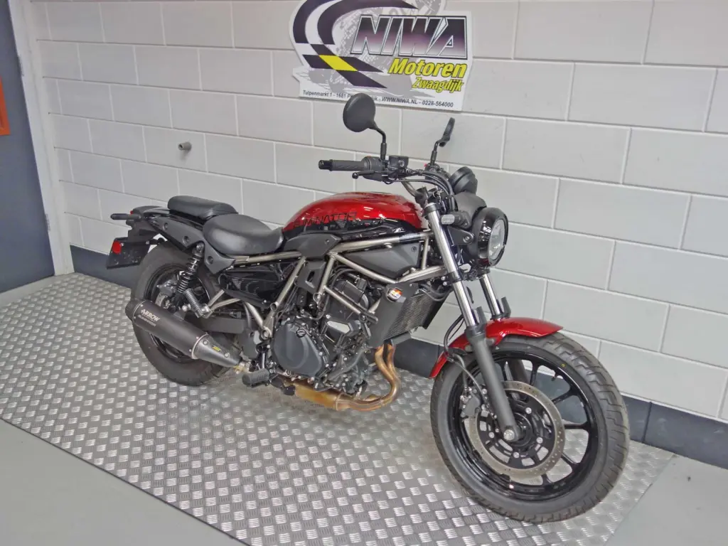 Gebruikte Kawasaki Eliminator 500 chopper met 451cc motor uit 2026 bij NIWA Motoren