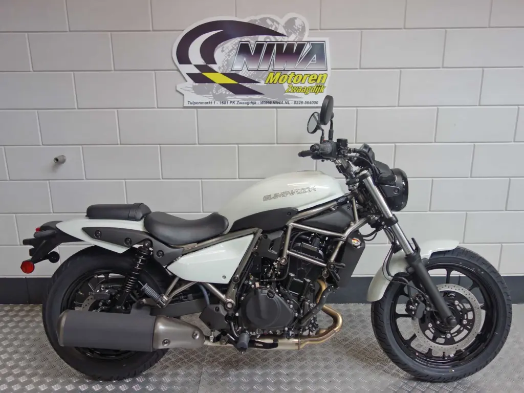 Nieuwe Kawasaki Eliminator 500 chopper met 451cc motor uit 2026 bij NIWA Motoren