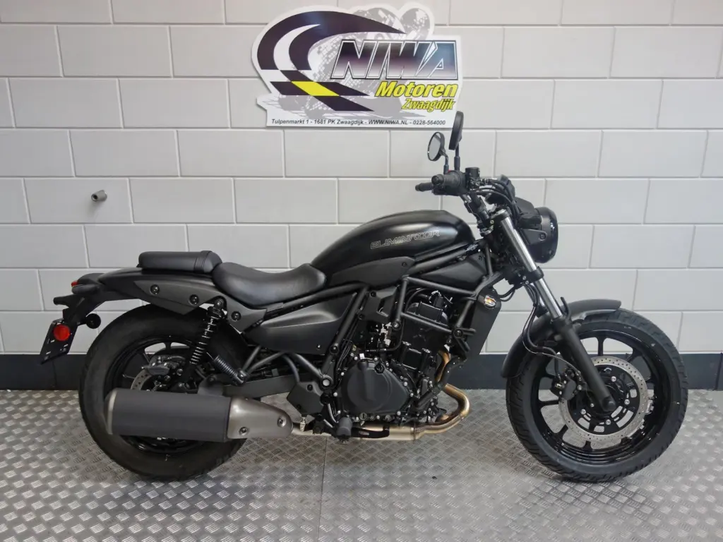 Nieuwe Kawasaki Eliminator 500 chopper met 451cc motor uit 2026 bij NIWA Motoren