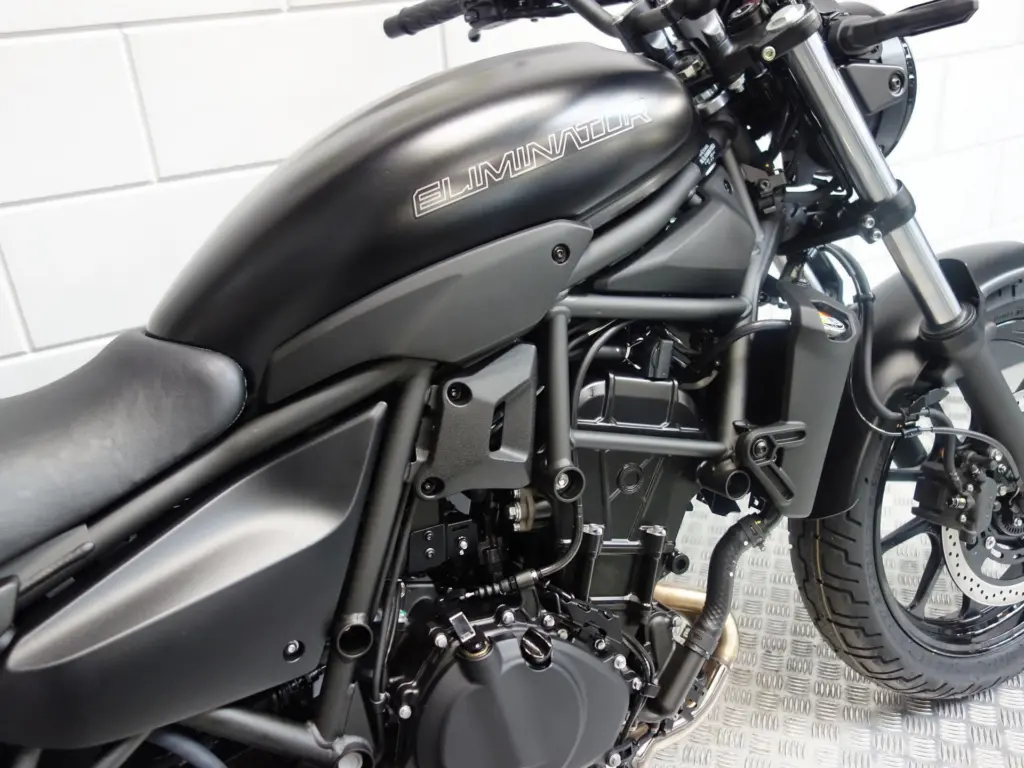 Nieuwe Kawasaki Eliminator 500 chopper met 451cc motor uit 2026 bij NIWA Motoren