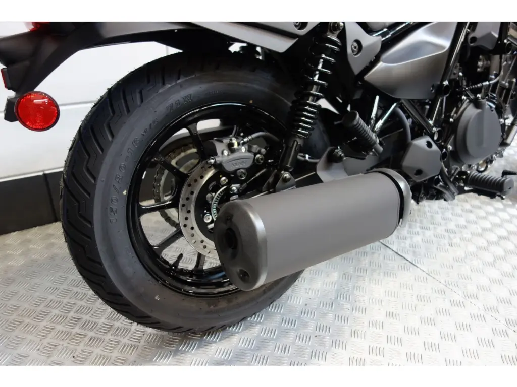 Nieuwe Kawasaki Eliminator 500 chopper met 451cc motor uit 2026 bij NIWA Motoren