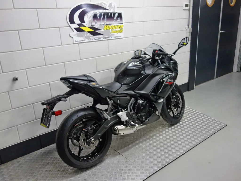 Nieuwe Kawasaki Ninja 650 sport met 649cc motor uit 2026 bij NIWA Motoren